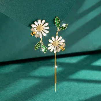 Новые Корейские серьги-гвоздики с пчелой в виде цветка маргаритки Для женщин, асимметричные серьги с цирконом в виде бабочки-подсолнуха, подарок для девочек на вечеринку