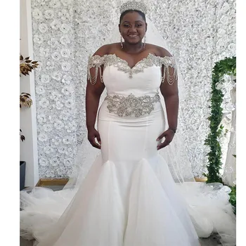 Недавно украшенные кристаллами Свадебные платья в стиле Африканской Русалки 2024 Года, большие размеры, Атласные свадебные платья для чернокожих девушек с открытыми плечами